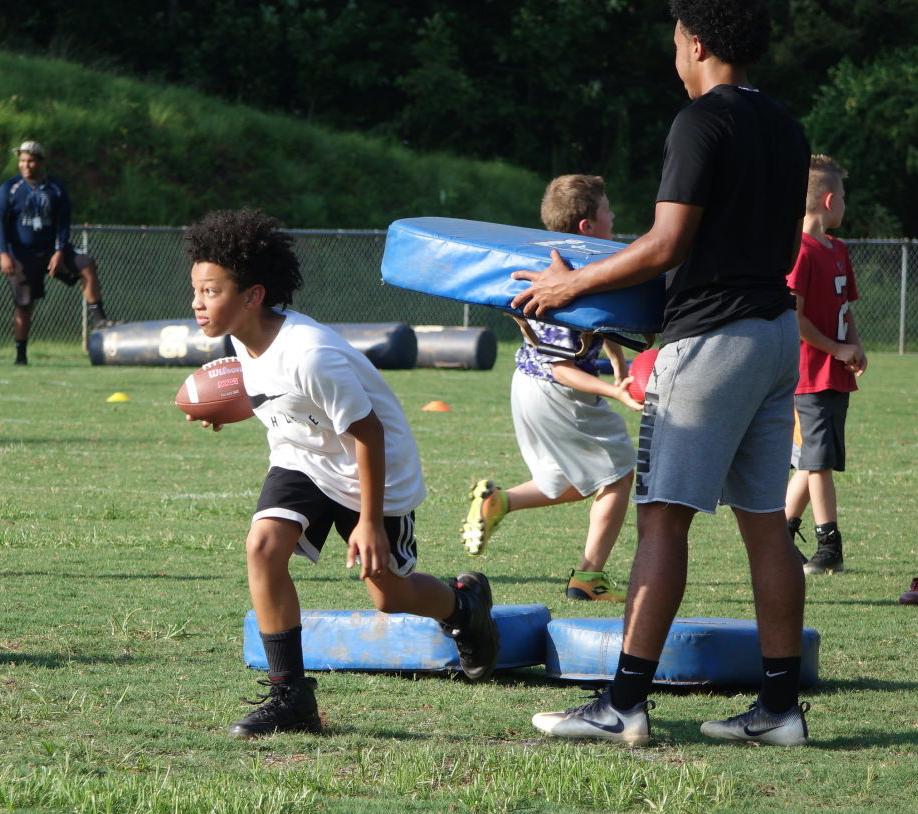 Magna Vista football camp